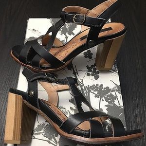 Neosens Strappy Heel Sandals